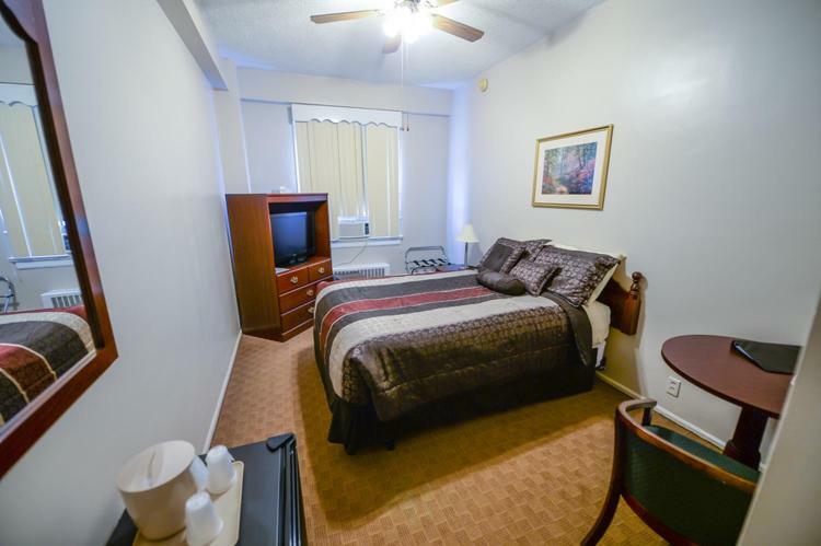 The Mountaineer Hotel Williamson Esterno foto