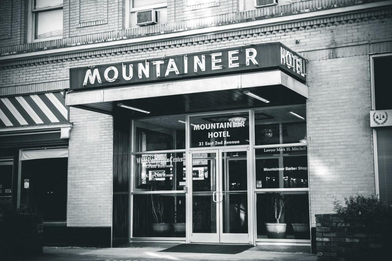 The Mountaineer Hotel Williamson Esterno foto